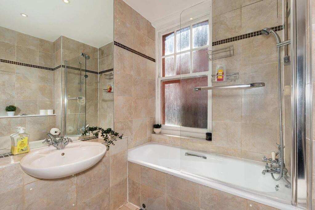 Discover London Central 2 Bedroom In Kensington Exterior foto